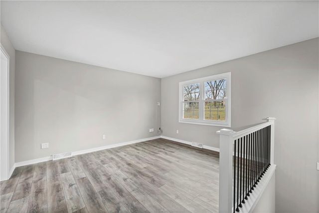 805 NW Castle Drive, Blue Springs, MO 64015