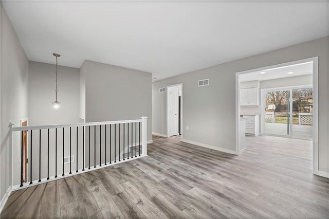 805 NW Castle Drive, Blue Springs, MO 64015