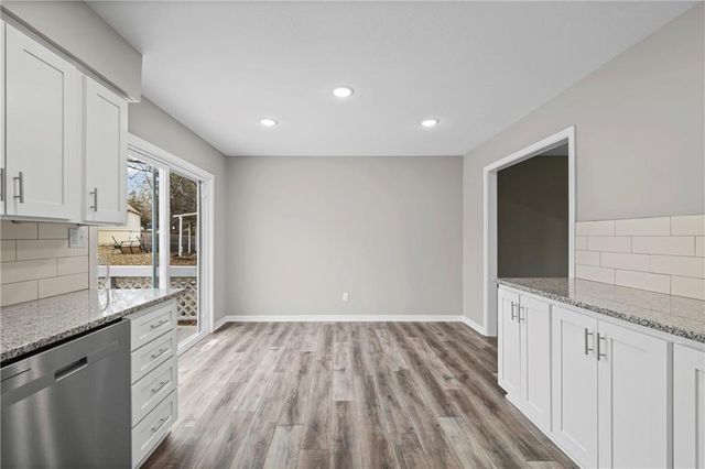 805 NW Castle Drive, Blue Springs, MO 64015