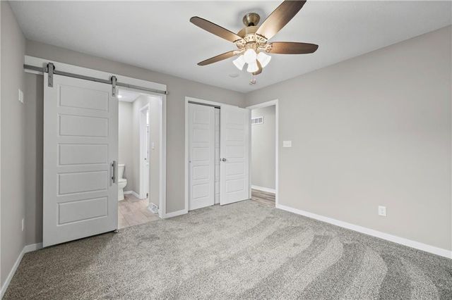 805 NW Castle Drive, Blue Springs, MO 64015