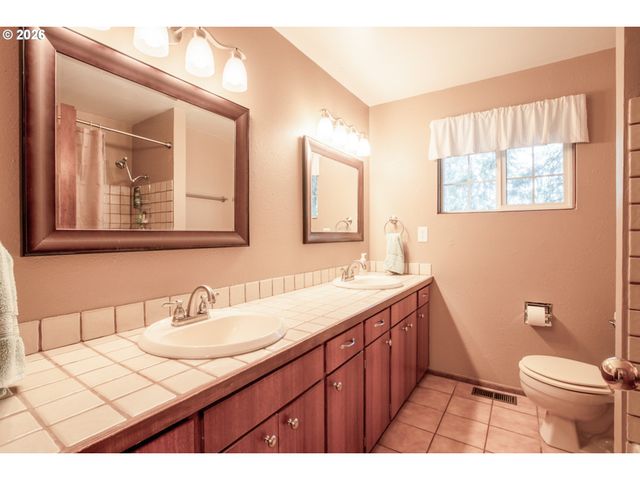 4845 BROOKWOOD St, Eugene, OR 97405