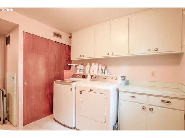 4845 BROOKWOOD St, Eugene, OR 97405