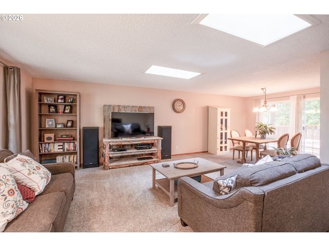 4845 BROOKWOOD St, Eugene, OR 97405