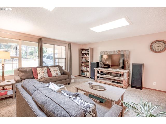 4845 BROOKWOOD St, Eugene, OR 97405