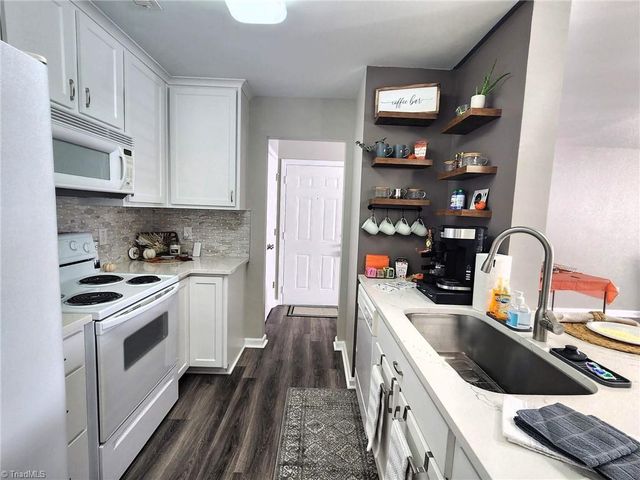 4700 Pennoak Lane A, Greensboro, NC 27407