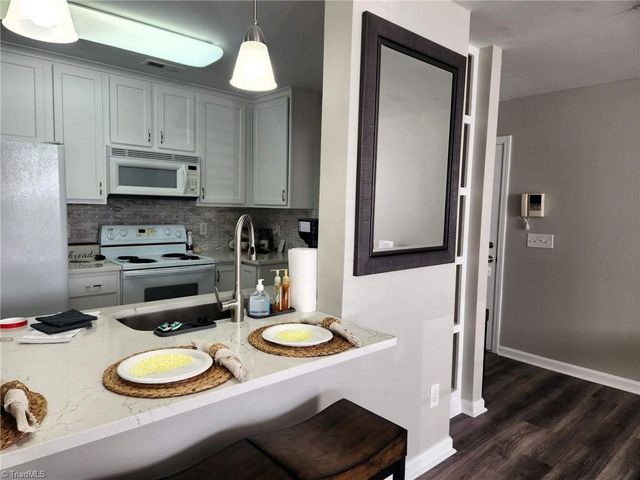 4700 Pennoak Lane A, Greensboro, NC 27407