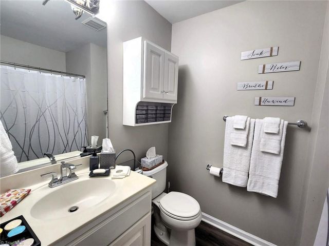 4700 Pennoak Lane A, Greensboro, NC 27407