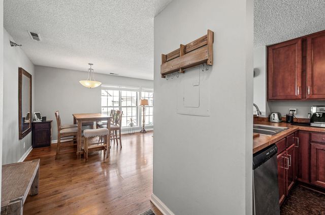 6020 Chasewood Parkway 203, Hopkins, MN 55343