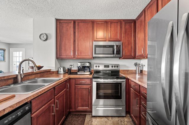 6020 Chasewood Parkway 203, Hopkins, MN 55343