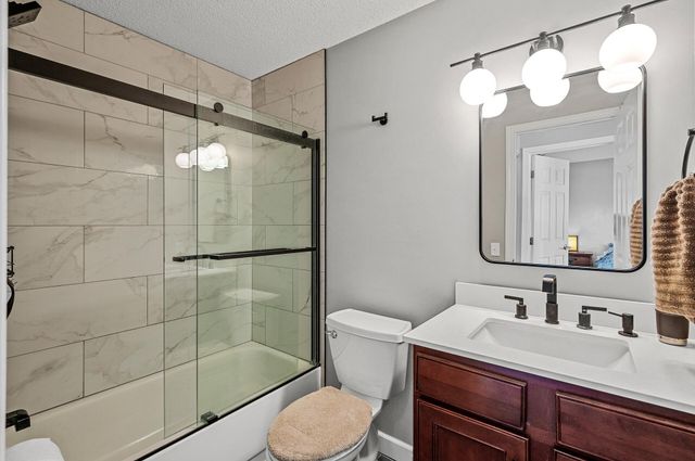 6020 Chasewood Parkway 203, Hopkins, MN 55343