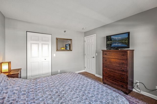 6020 Chasewood Parkway 203, Hopkins, MN 55343