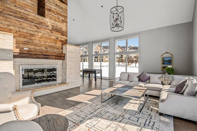 6020 Chasewood Parkway 203, Hopkins, MN 55343