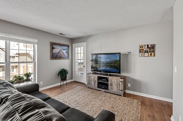 6020 Chasewood Parkway 203, Hopkins, MN 55343