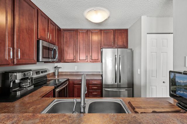 6020 Chasewood Parkway 203, Hopkins, MN 55343