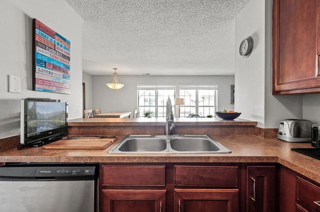 6020 Chasewood Parkway 203, Hopkins, MN 55343