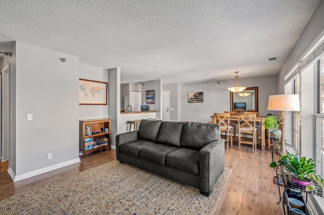 6020 Chasewood Parkway 203, Hopkins, MN 55343