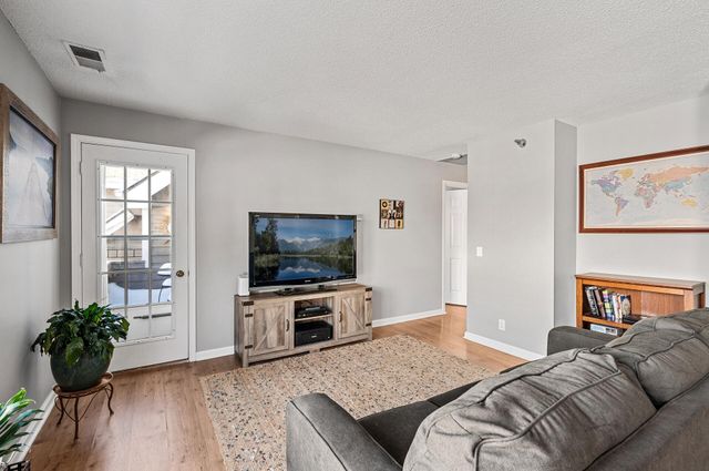6020 Chasewood Parkway 203, Hopkins, MN 55343