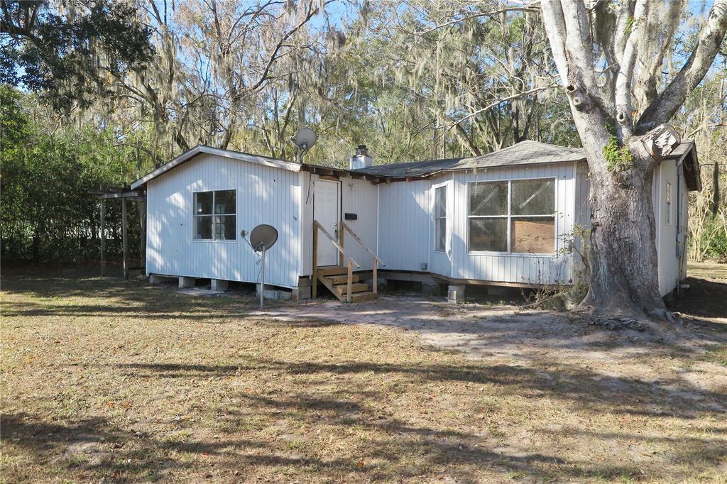 Image 1 of property listing at 8760 COUNTY ROAD 127, Sanderson, FL 32087
