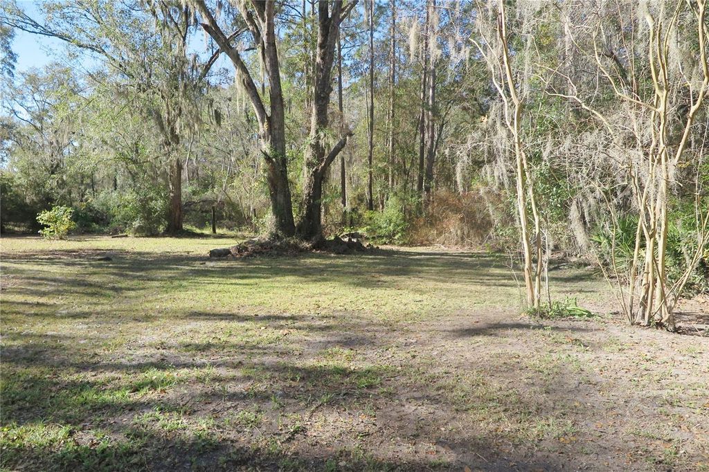 Image 2 of property listing at 8760 COUNTY ROAD 127, Sanderson, FL 32087