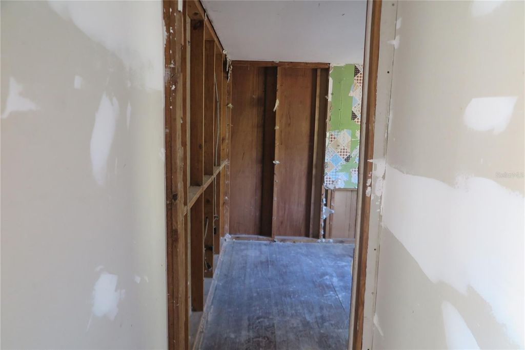 Image 11 of property listing at 8760 COUNTY ROAD 127, Sanderson, FL 32087