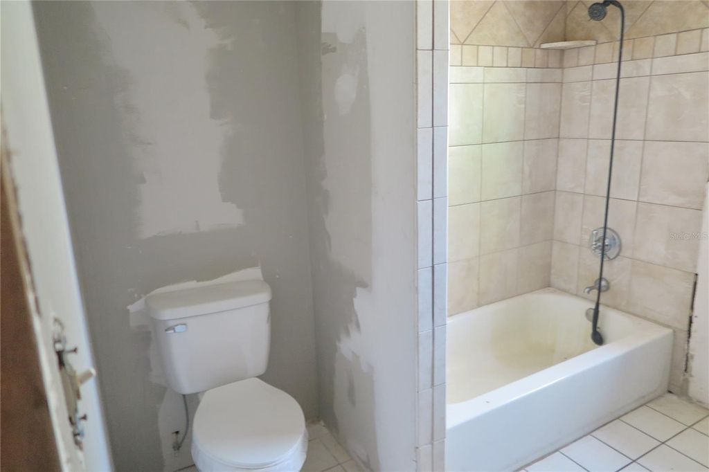 Image 13 of property listing at 8760 COUNTY ROAD 127, Sanderson, FL 32087