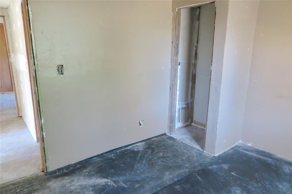 Image 16 of property listing at 8760 COUNTY ROAD 127, Sanderson, FL 32087