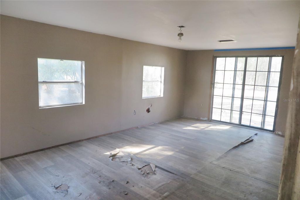 Image 17 of property listing at 8760 COUNTY ROAD 127, Sanderson, FL 32087