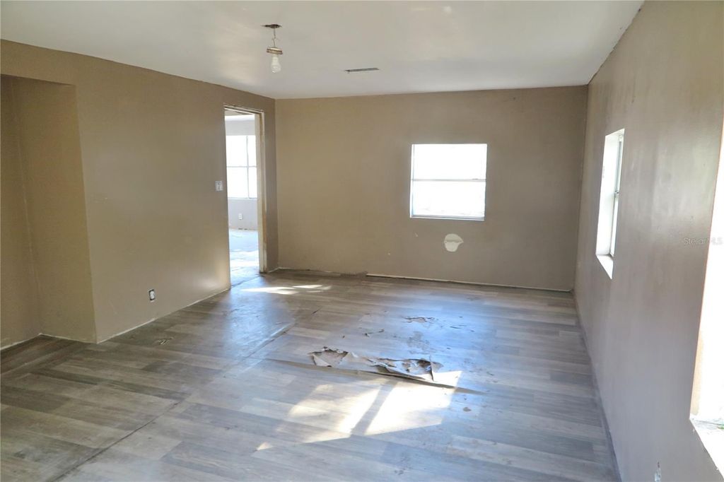 Image 18 of property listing at 8760 COUNTY ROAD 127, Sanderson, FL 32087