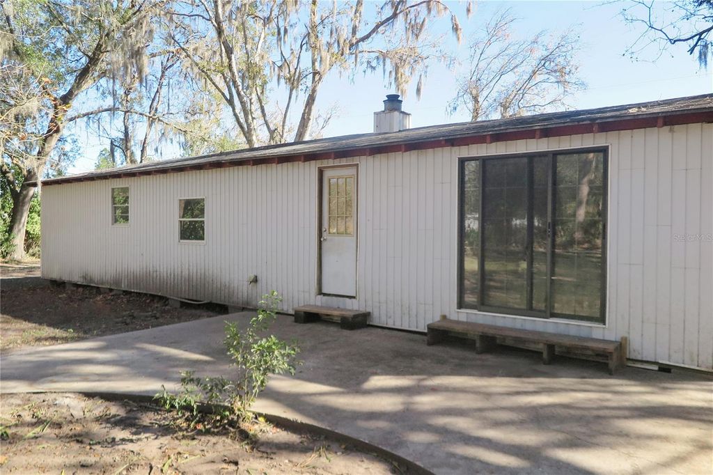 Image 3 of property listing at 8760 COUNTY ROAD 127, Sanderson, FL 32087