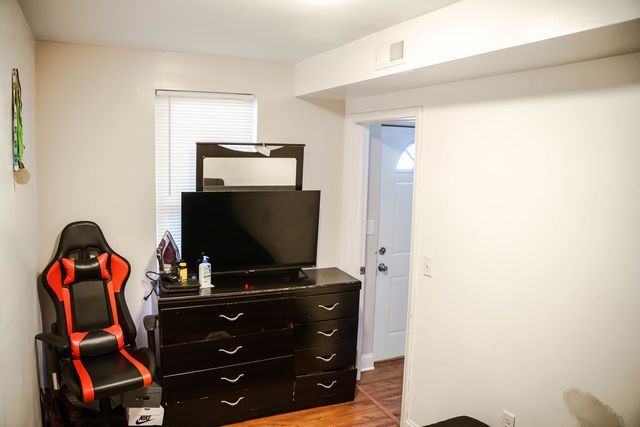 2320 S Albany Avenue, Chicago, IL 60623