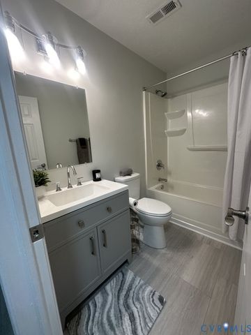 19 Old Memorial Dr, Sandston, VA 23150