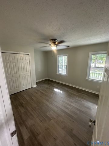 19 Old Memorial Dr, Sandston, VA 23150