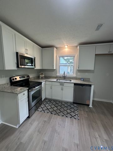 19 Old Memorial Dr, Sandston, VA 23150