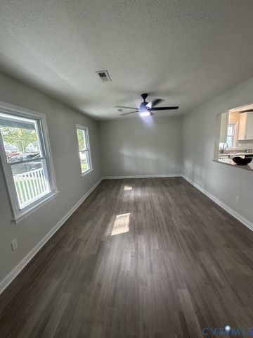 19 Old Memorial Dr, Sandston, VA 23150