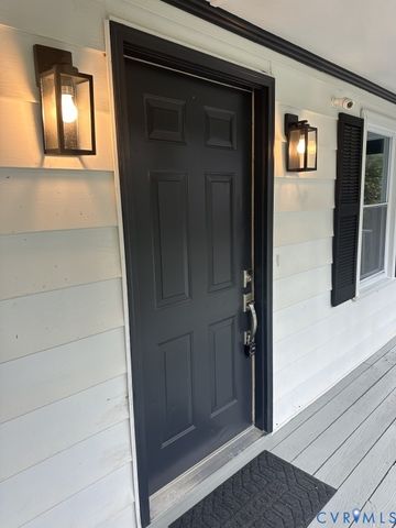 19 Old Memorial Dr, Sandston, VA 23150