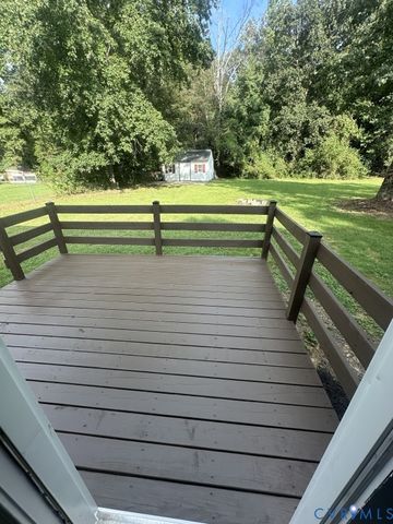 19 Old Memorial Dr, Sandston, VA 23150