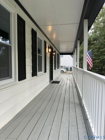 19 Old Memorial Dr, Sandston, VA 23150