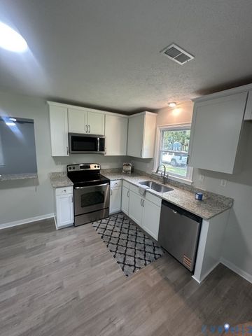 19 Old Memorial Dr, Sandston, VA 23150