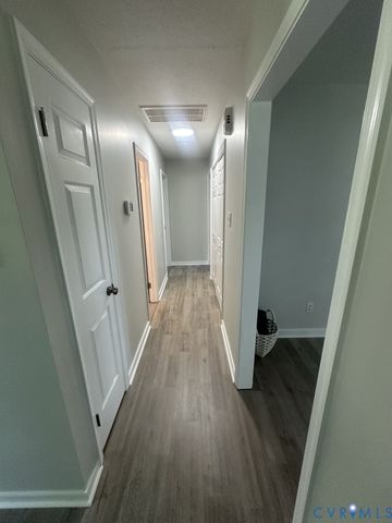 19 Old Memorial Dr, Sandston, VA 23150