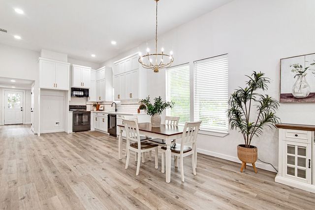 904 S Anglin Street, Cleburne, TX 76031