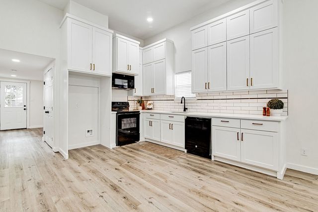 904 S Anglin Street, Cleburne, TX 76031