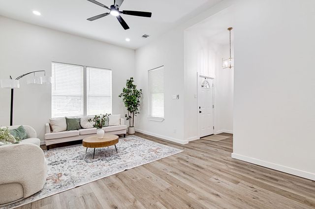 904 S Anglin Street, Cleburne, TX 76031
