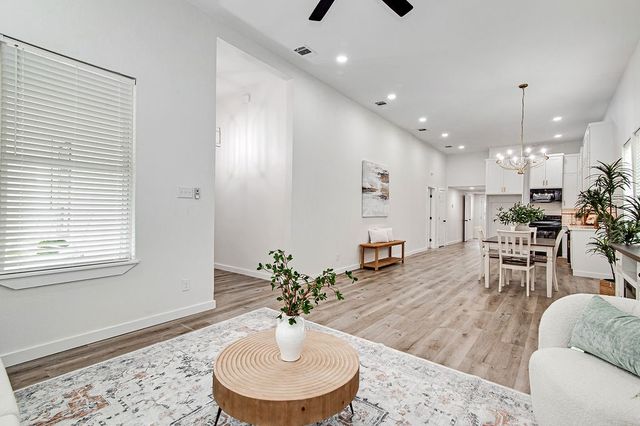 904 S Anglin Street, Cleburne, TX 76031