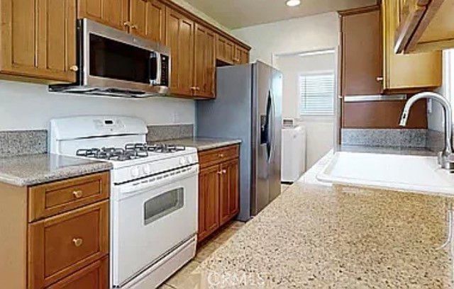 3250 Las Lunas, Pasadena, CA 91107