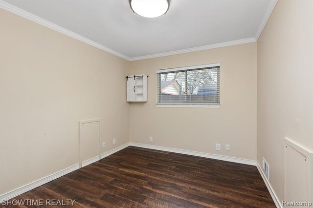 31810 Briar Lane, Saint Clair Shores, MI 48082