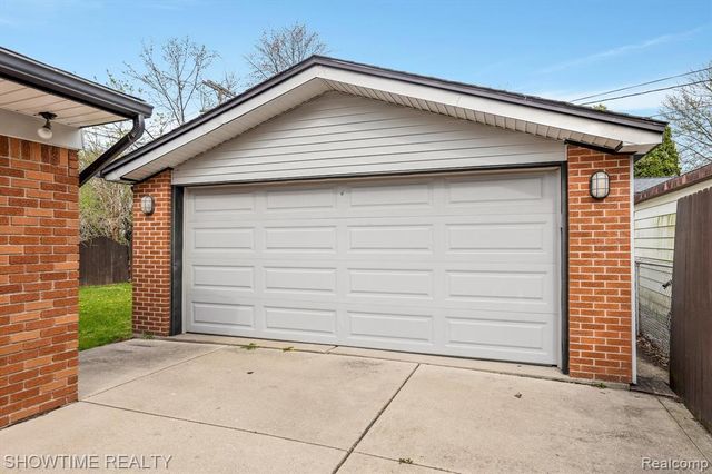 31810 Briar Lane, Saint Clair Shores, MI 48082
