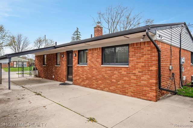 31810 Briar Lane, Saint Clair Shores, MI 48082