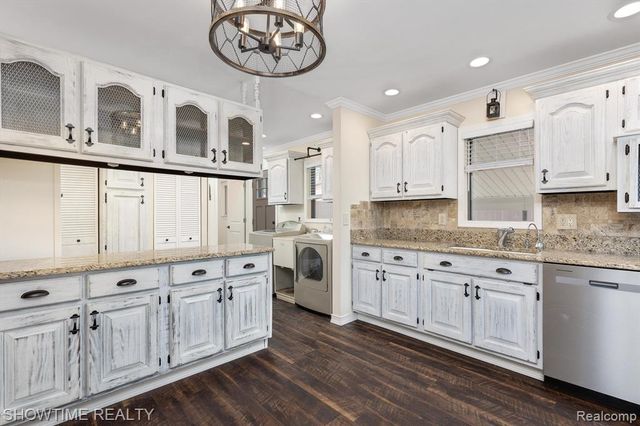 31810 Briar Lane, Saint Clair Shores, MI 48082