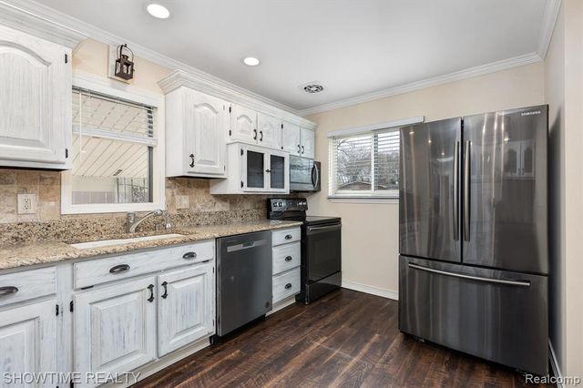31810 Briar Lane, Saint Clair Shores, MI 48082