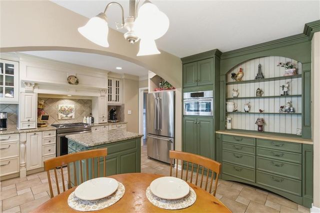 1200 W 70th Terrace, Kansas City, MO 64113